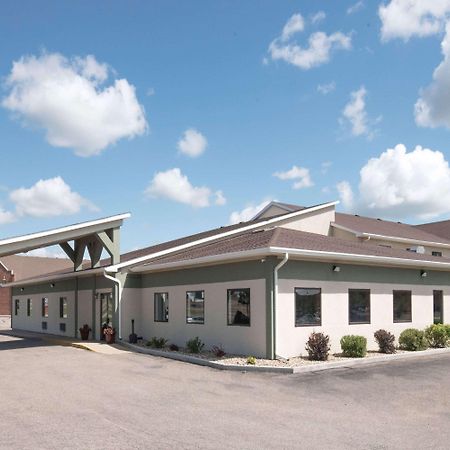 Days Inn By Wyndham Watertown Exteriör bild