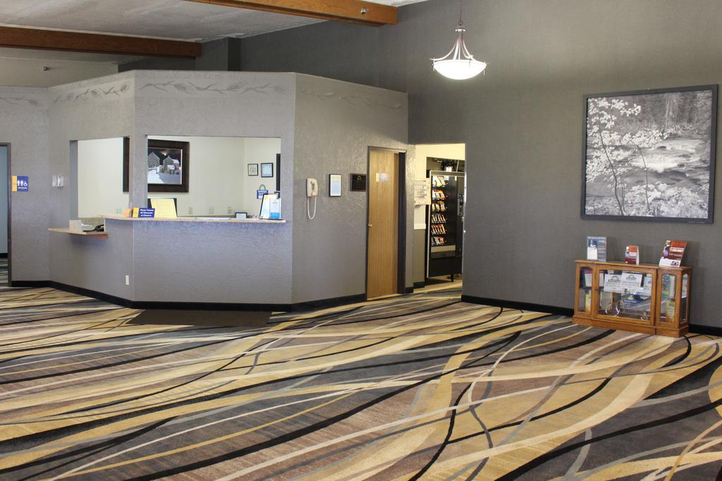 Days Inn By Wyndham Watertown Exteriör bild