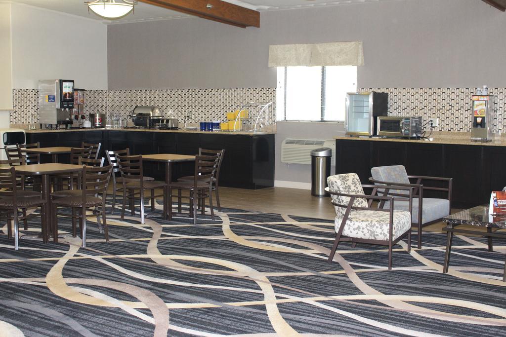 Days Inn By Wyndham Watertown Exteriör bild