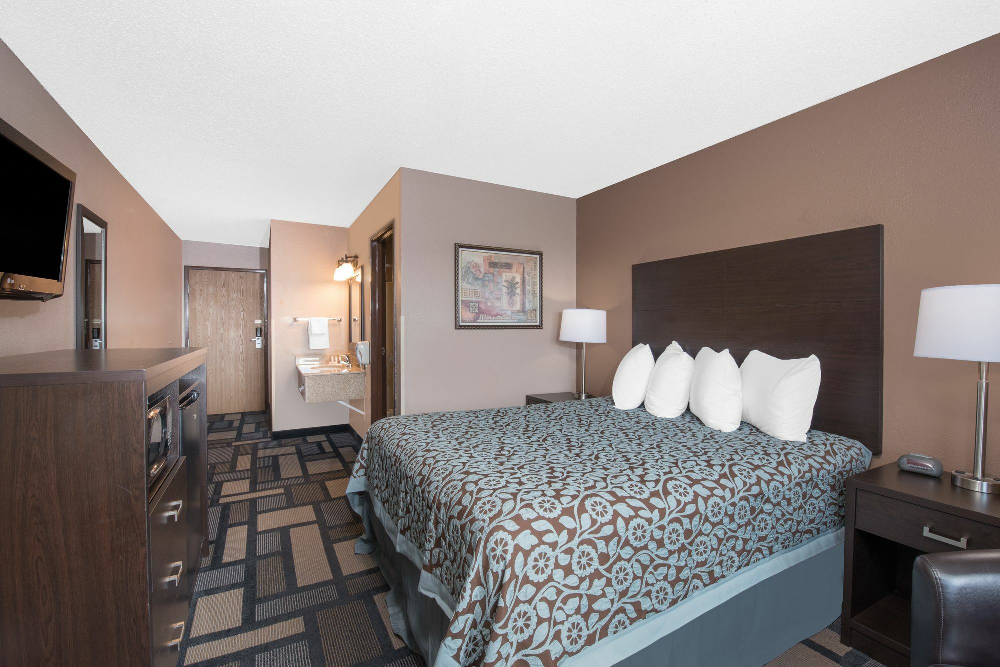 Days Inn By Wyndham Watertown Exteriör bild